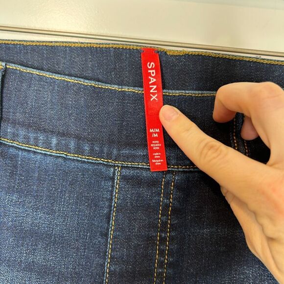 SPANX EveryWear Flare Jeans Size Medium High Rise - Picture 7 of 8